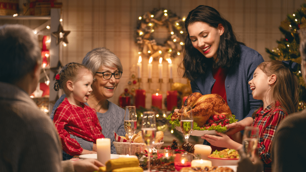 Entenda-a-importancia-da-ceia-de-Natal-em-familia-para-os-idosos-1060x596